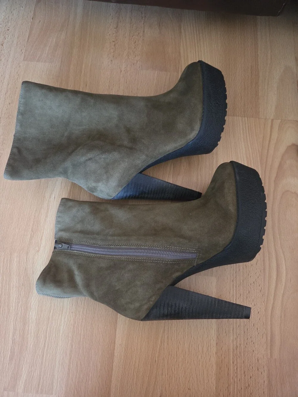 Pour La Victoire Olive Suede Platform Ankle Boots Size 6 Whimsigoth Boho Fall